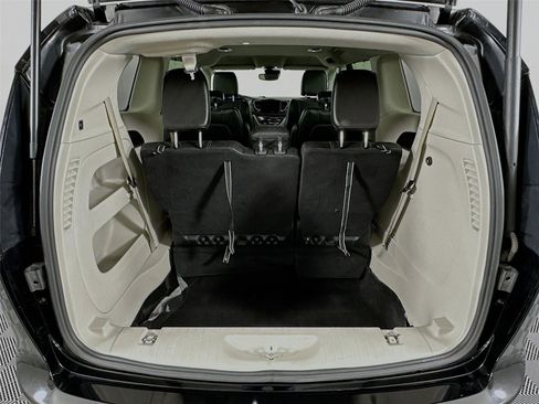 Used 2024 Chrysler Pacifica Touring-L FWD image 25