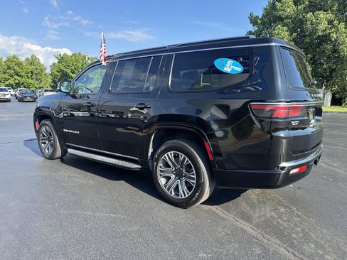 Used 2024 Jeep Wagoneer Series II w/ Flexible Seating Group AWD/4WD image 3