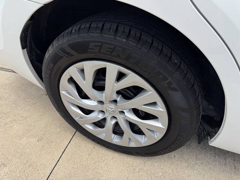 Used 2019 Toyota Corolla LE FWD image 15
