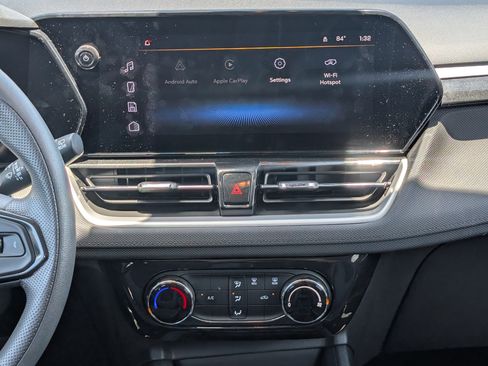 Used 2025 Chevrolet TrailBlazer LT AWD/4WD image 16
