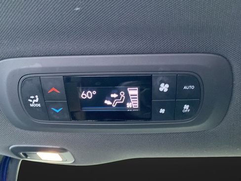 Used 2021 Chrysler Pacifica Touring-L w/ Uconnect Theater Family Group AWD/4WD image 36