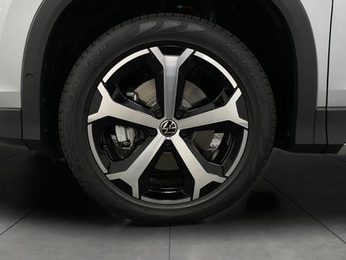 New 2025 Volkswagen Tiguan SE image 12