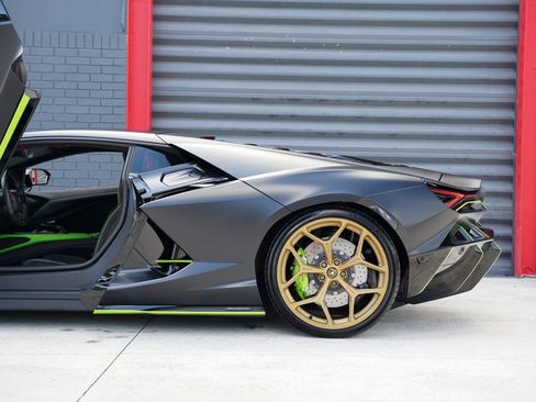 Used 2024 Lamborghini Revuelto AWD/4WD image 9