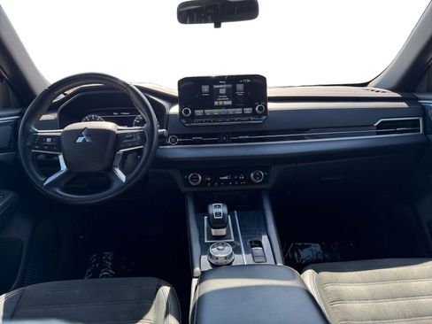 Used 2023 Mitsubishi Outlander SE Black Edition image 12