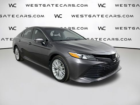 Used 2020 Toyota Camry XLE image 1