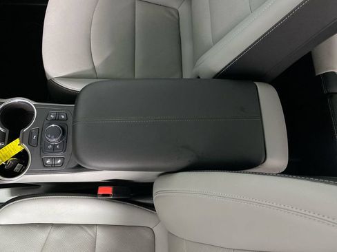 Certified 2023 GMC Terrain SLT w/ Tech Package FWD image 20
