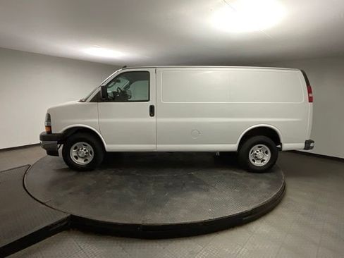 Used 2017 Chevrolet Express 3500 RWD image 4