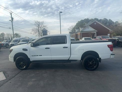 Used 2019 Nissan Titan SV w/ SV Convenience Package image 8