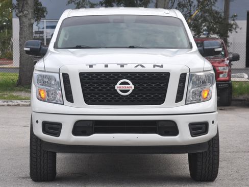 Used 2018 Nissan Titan SV w/ SV Convenience Package RWD image 5