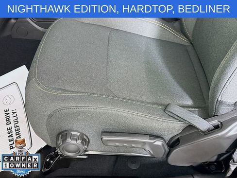 Used 2025 Jeep Gladiator Sport AWD/4WD image 18