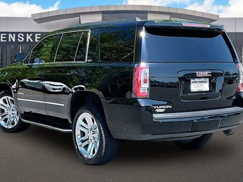 Used 2018 GMC Yukon SLT w/ Premium Edition AWD/4WD image 12