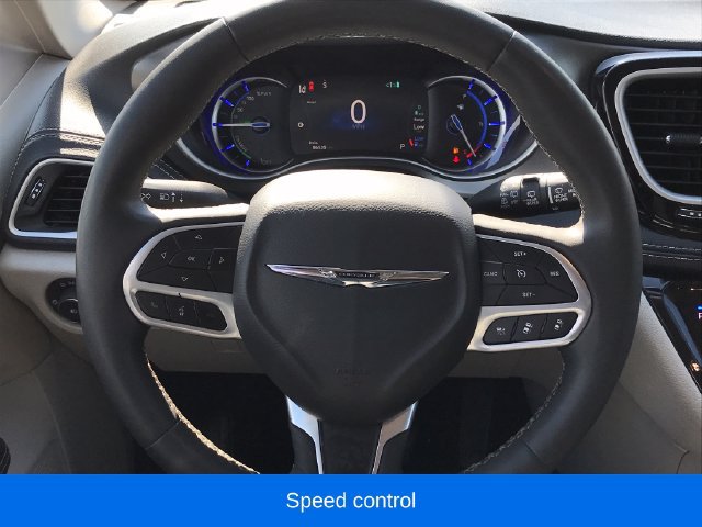 Used 2024 Chrysler Pacifica Limited FWD image 8