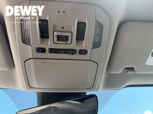 Used 2022 Toyota Highlander XLE AWD/4WD image 18