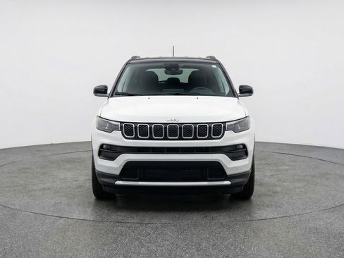 Used 2025 Jeep Compass Limited AWD/4WD image 2