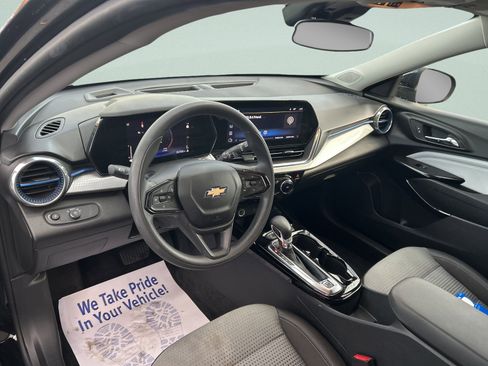 Used 2024 Chevrolet Trax LT image 12