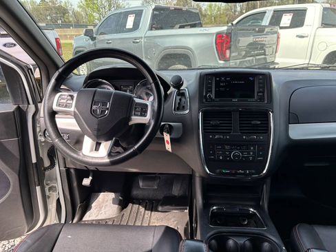 Used 2019 Dodge Grand Caravan GT image 21