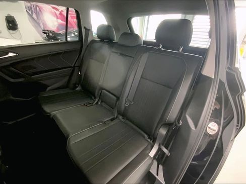 Used 2022 Volkswagen Tiguan SE image 25
