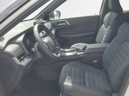 New 2026 Mitsubishi Outlander LE FWD image 12