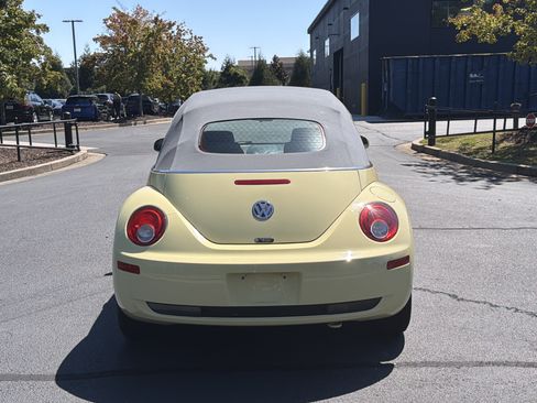 Used 2006 Volkswagen Beetle Convertible w/ Package 1 FWD image 13