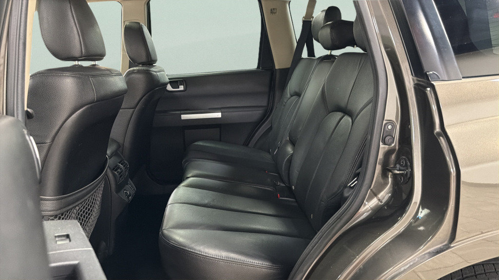 Used 2010 Mitsubishi Endeavor SE AWD/4WD image 31