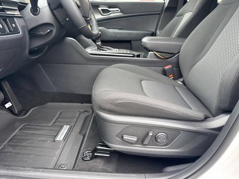 New 2026 Kia Sportage LX FWD image 10