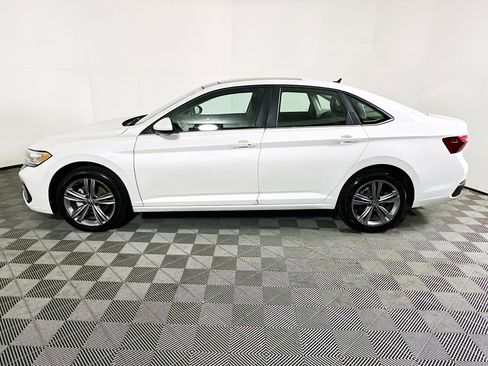 Used 2023 Volkswagen Jetta SE w/ Panoramic Sunroof Package image 6