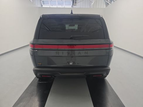 Used 2025 Rivian R1S Premium AWD/4WD image 4