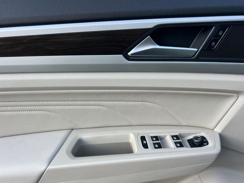 Used 2021 Volkswagen Atlas SE image 11