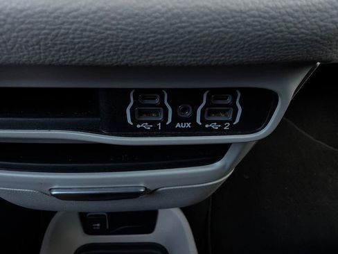 Used 2023 Chrysler Pacifica Touring-L FWD image 29