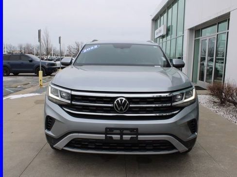 Used 2022 Volkswagen Atlas Cross Sport SE w/ Panoramic Sunroof Package image 2