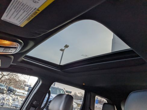 Used 2018 Jeep Grand Cherokee Limited image 16