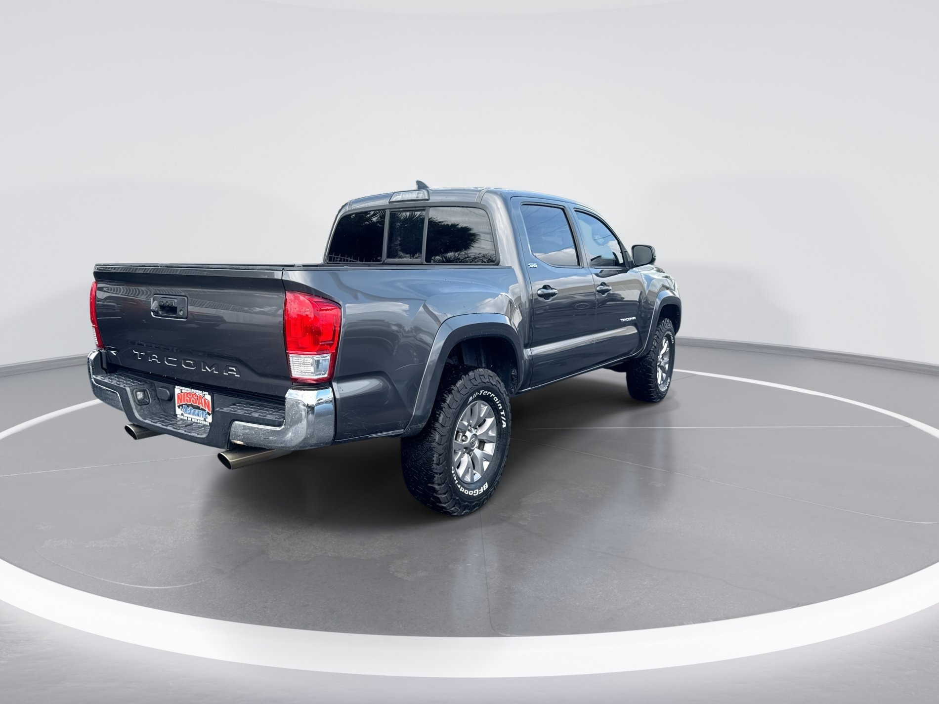 Used 2016 Toyota Tacoma SR5 RWD image 4