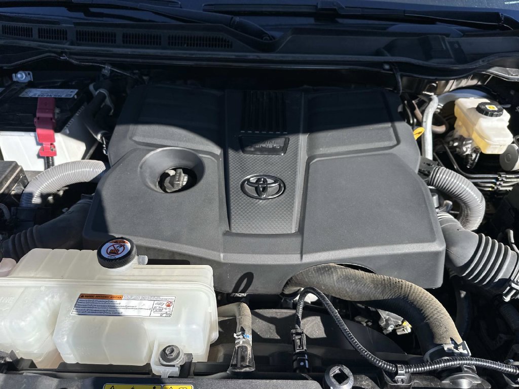 Used 2024 Toyota Tundra Limited AWD/4WD image 11