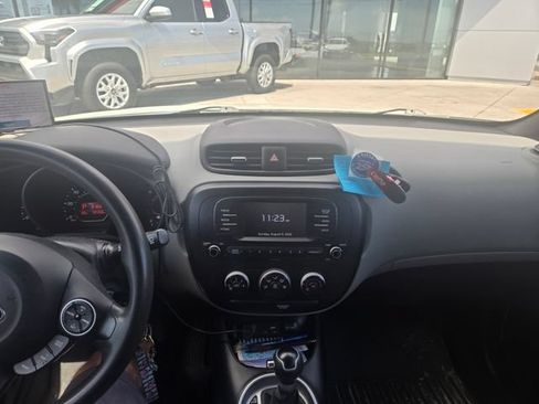 Used 2018 Kia Soul FWD image 3