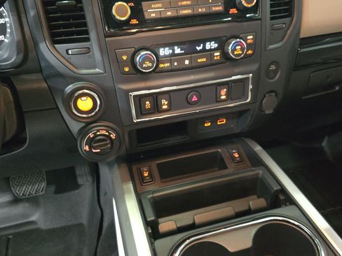Used 2023 Nissan Titan SV w/ SV Convenience Package image 14