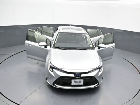 Used 2025 Toyota Corolla XLE image 45