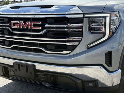 Certified 2025 GMC Sierra 1500 SLT AWD/4WD image 10