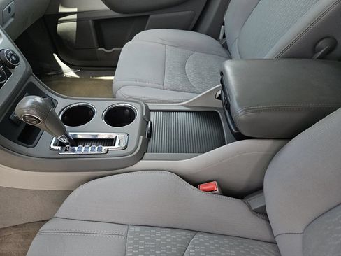 Used 2013 GMC Acadia SLE FWD image 31
