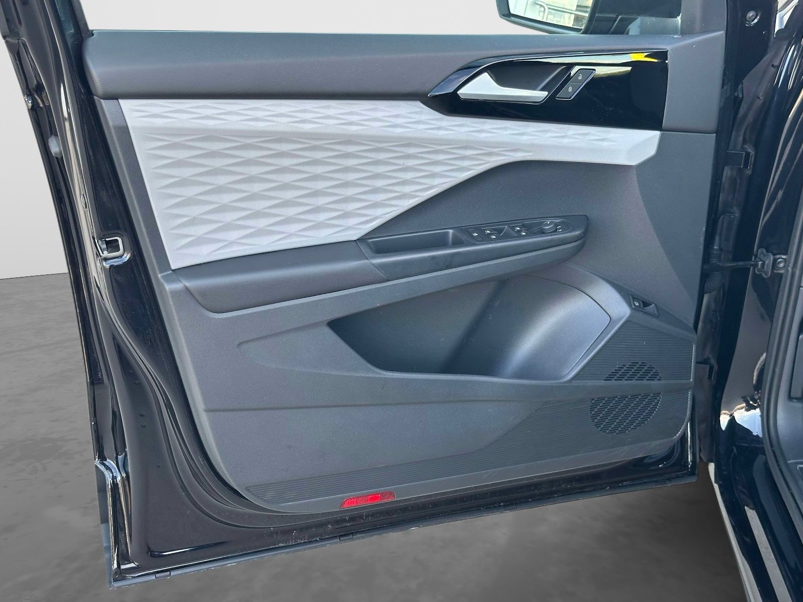 Certified 2023 Volkswagen Taos S FWD image 15