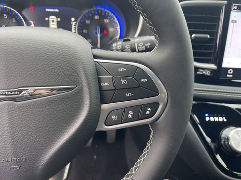 New 2026 Chrysler Pacifica Select FWD image 15