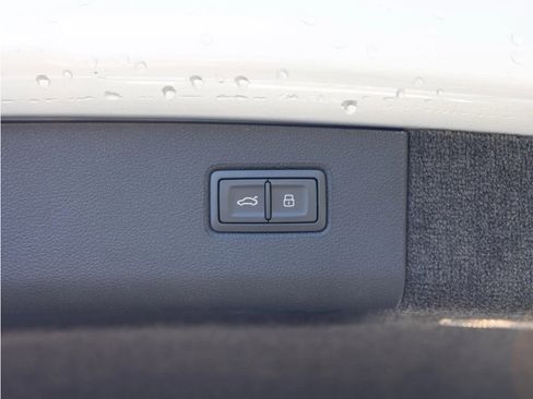 Certified 2024 Bentley Bentayga Extended Wheelbase image 74