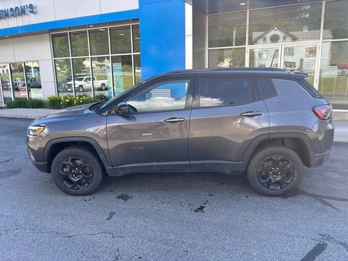 Used 2023 Jeep Compass Trailhawk w/ Trailhawk Elite Group AWD/4WD image 3
