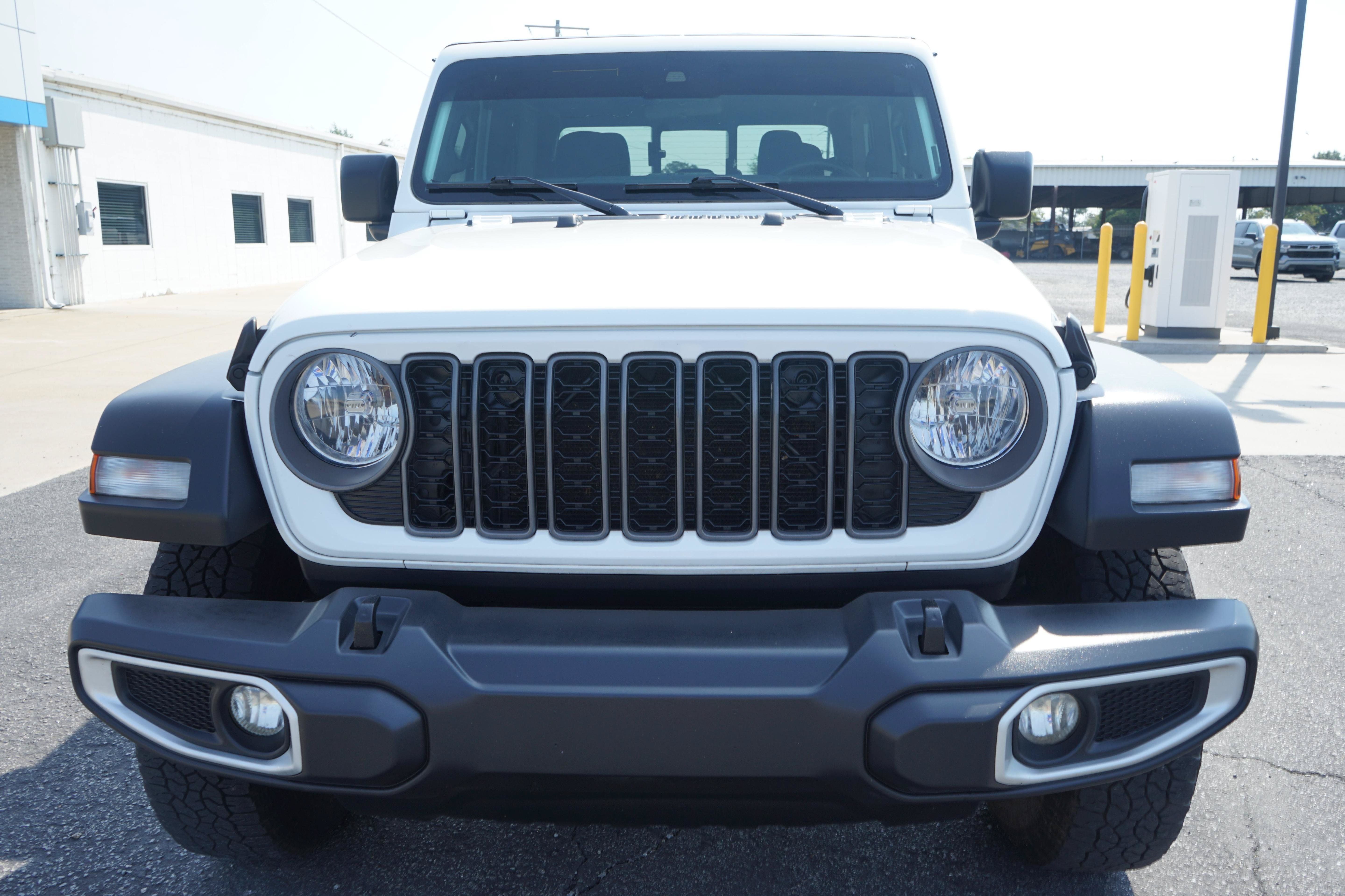 Used 2025 Jeep Gladiator Sport AWD/4WD image 8