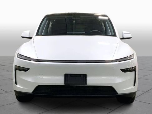 Used 2026 Tesla Model Y AWD image 4