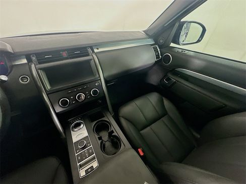 Used 2020 Land Rover Discovery Landmark image 11