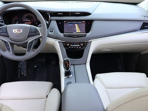 Used 2017 Cadillac XT5 Luxury w/ Driver Awareness Package FWD image 13