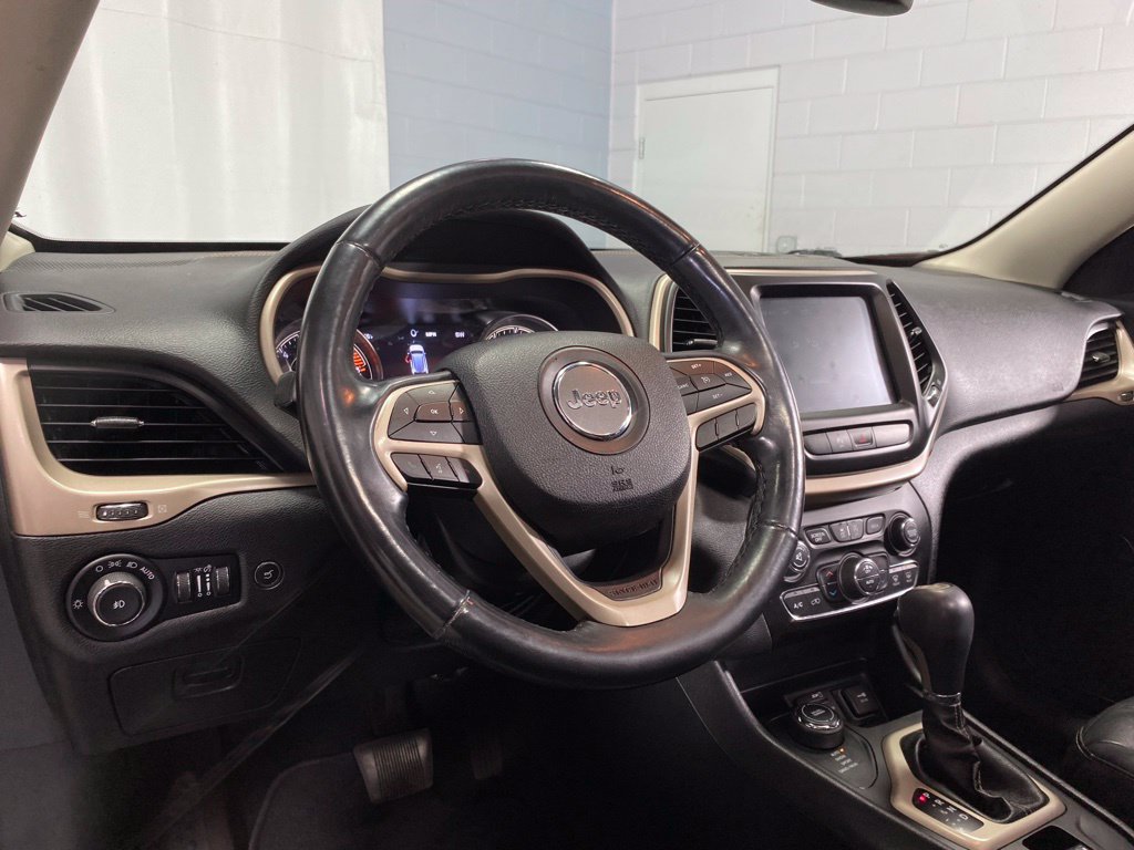 Used 2018 Jeep Cherokee Limited AWD/4WD image 17