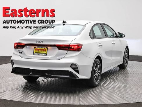 Used 2022 Kia Forte LXS FWD image 5