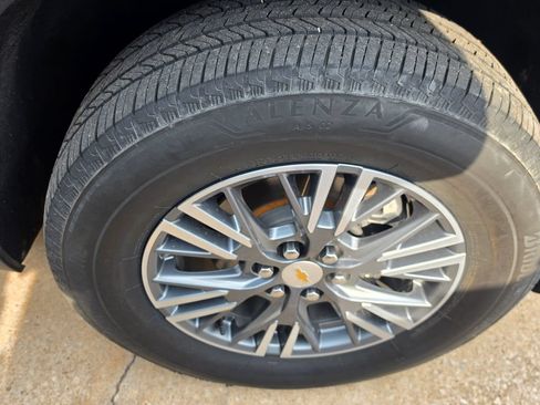 Used 2025 Chevrolet Traverse LT FWD image 13