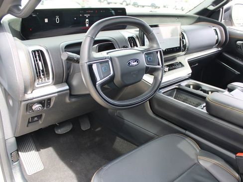 Used 2025 Ford Expedition Tremor AWD/4WD image 8